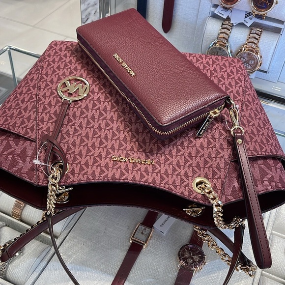 MICHAEL KORS 
Jet Set Travel Large Chain Shoulder Bag & JST LgCONTINENTAL wallet - Picture 6 of 16